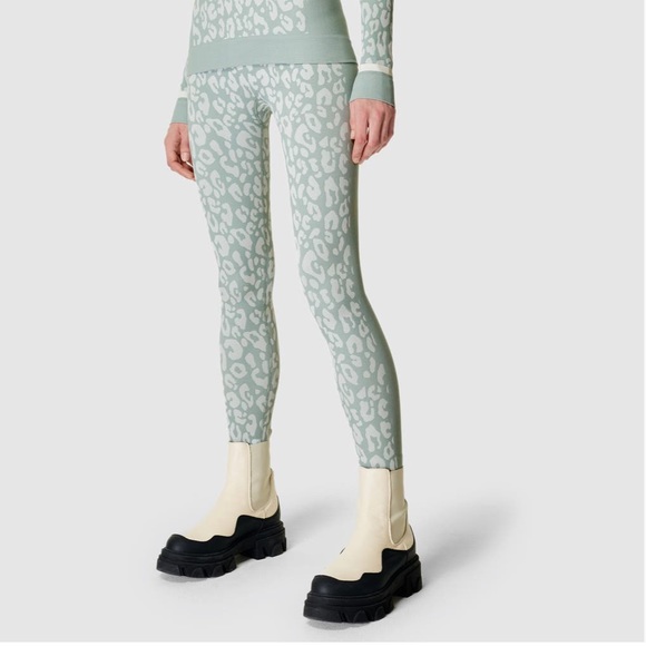 SWEATY BETTY Leopard Jacquard Base Layer Leggings NWT Small S Blue Leopard Paint - Picture 2 of 10
